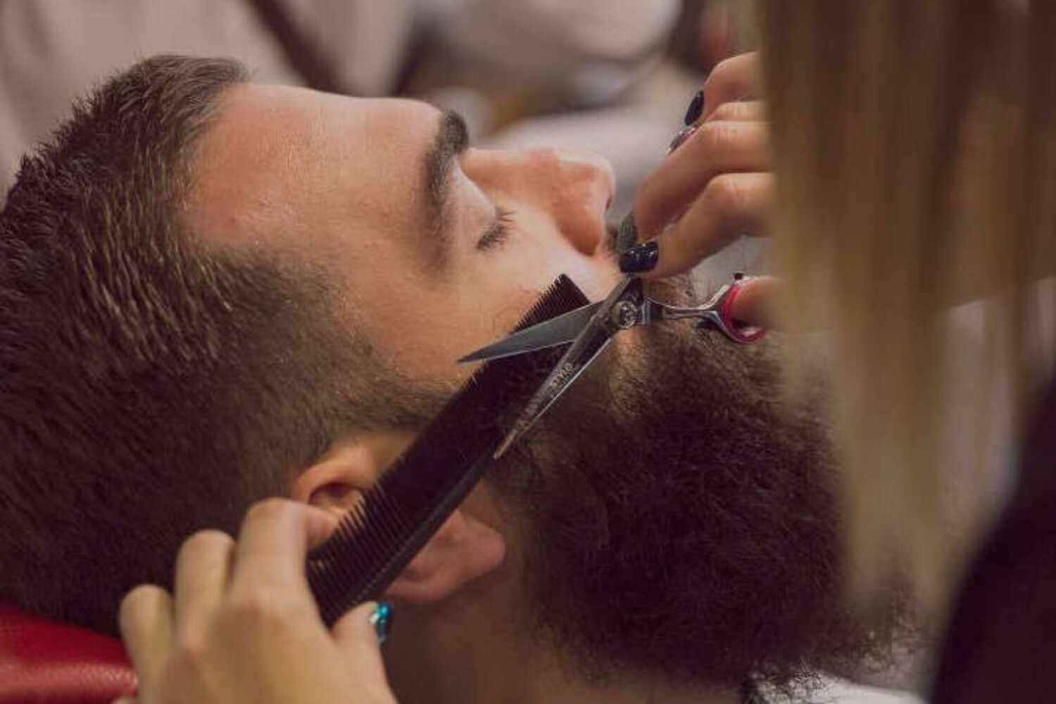 Immagine di barba modellata a forbice