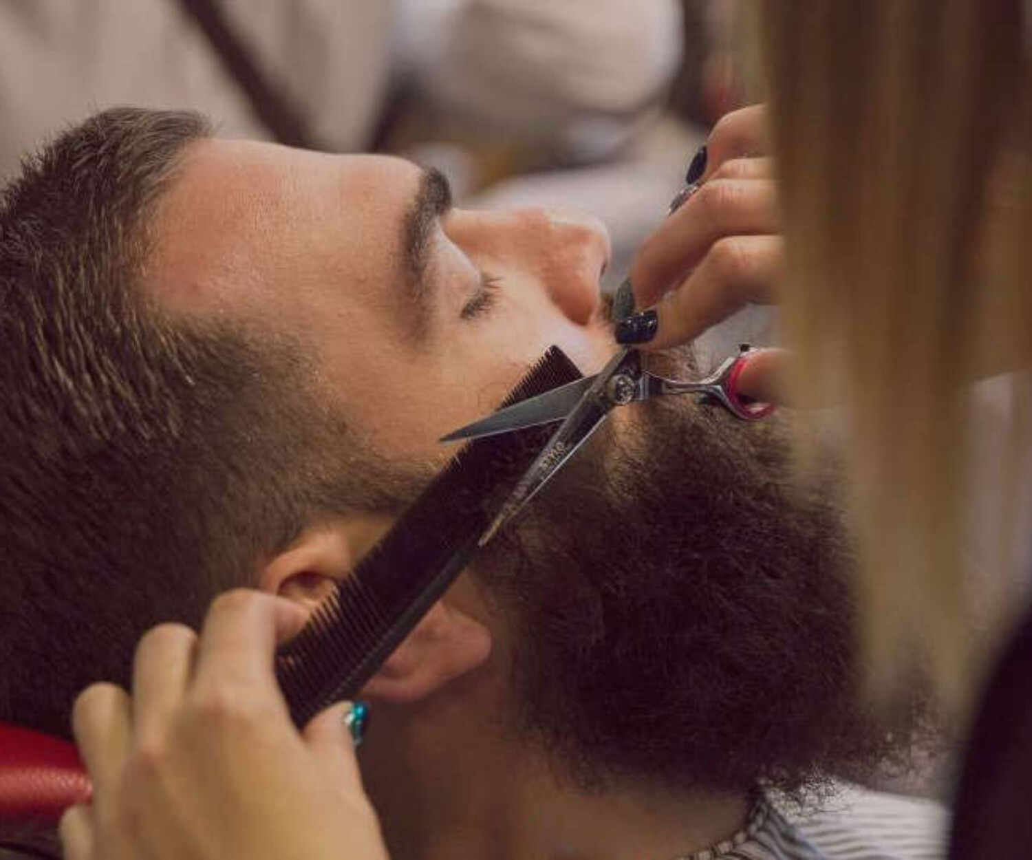 Immagine di barba modellata a forbice